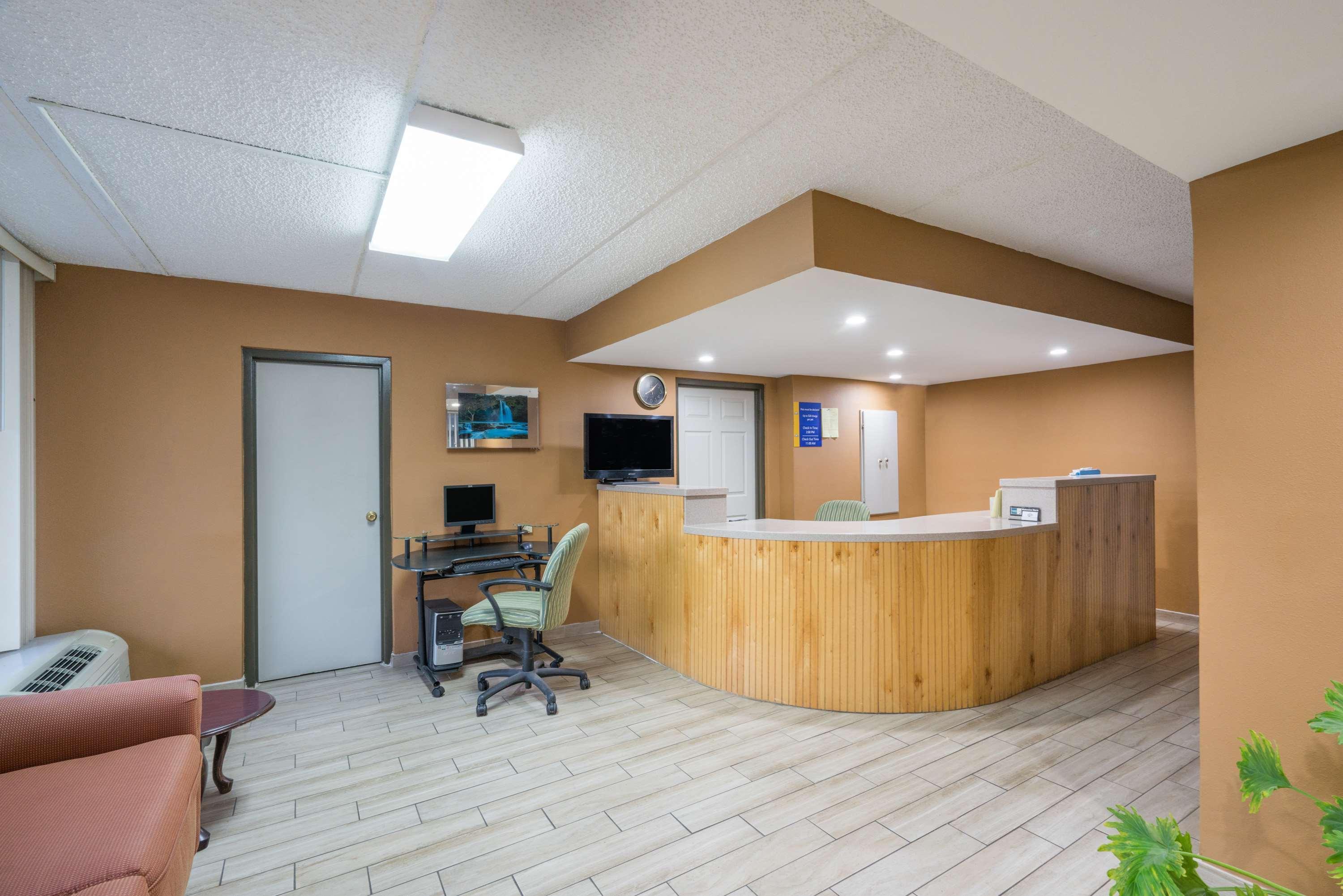 Days Inn By Wyndham Hurricane Mills Zewnętrze zdjęcie