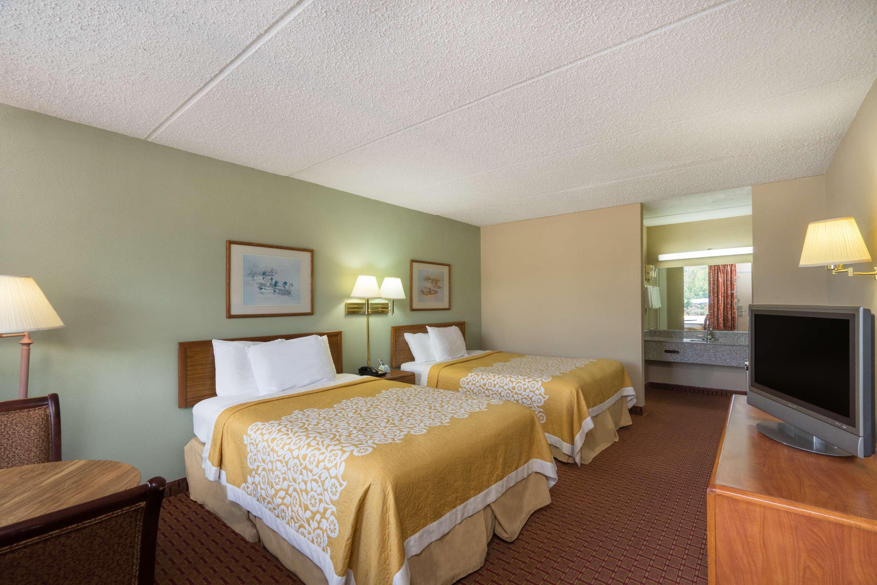 Days Inn By Wyndham Hurricane Mills Zewnętrze zdjęcie
