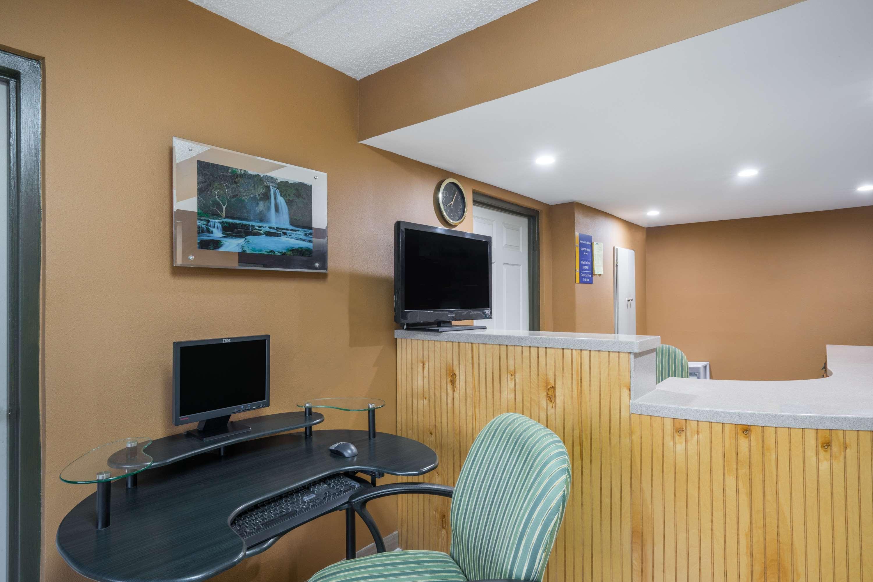 Days Inn By Wyndham Hurricane Mills Zewnętrze zdjęcie