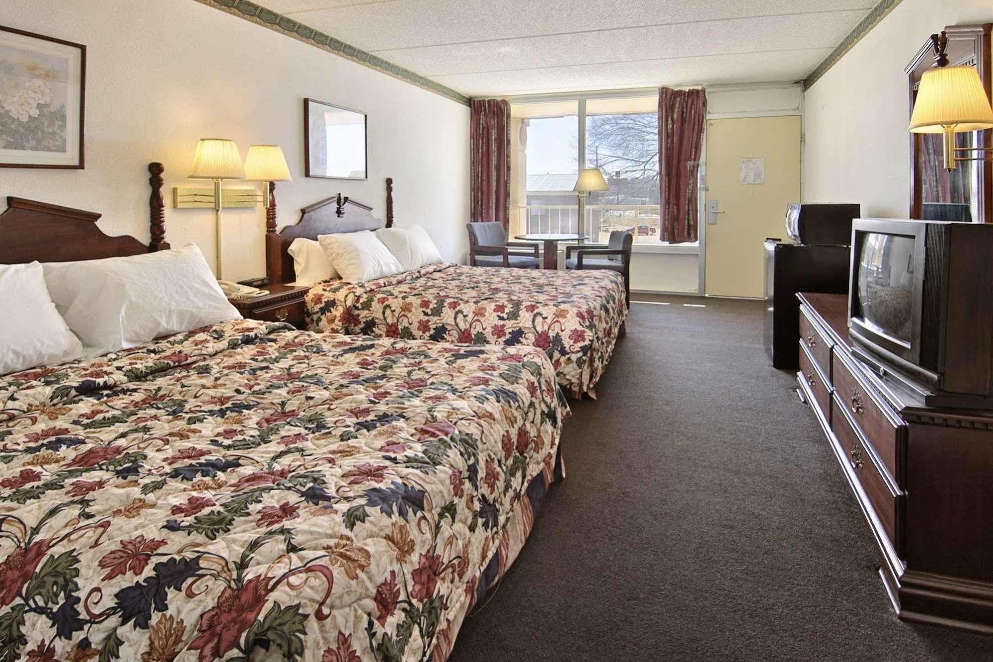 Days Inn By Wyndham Hurricane Mills Zewnętrze zdjęcie