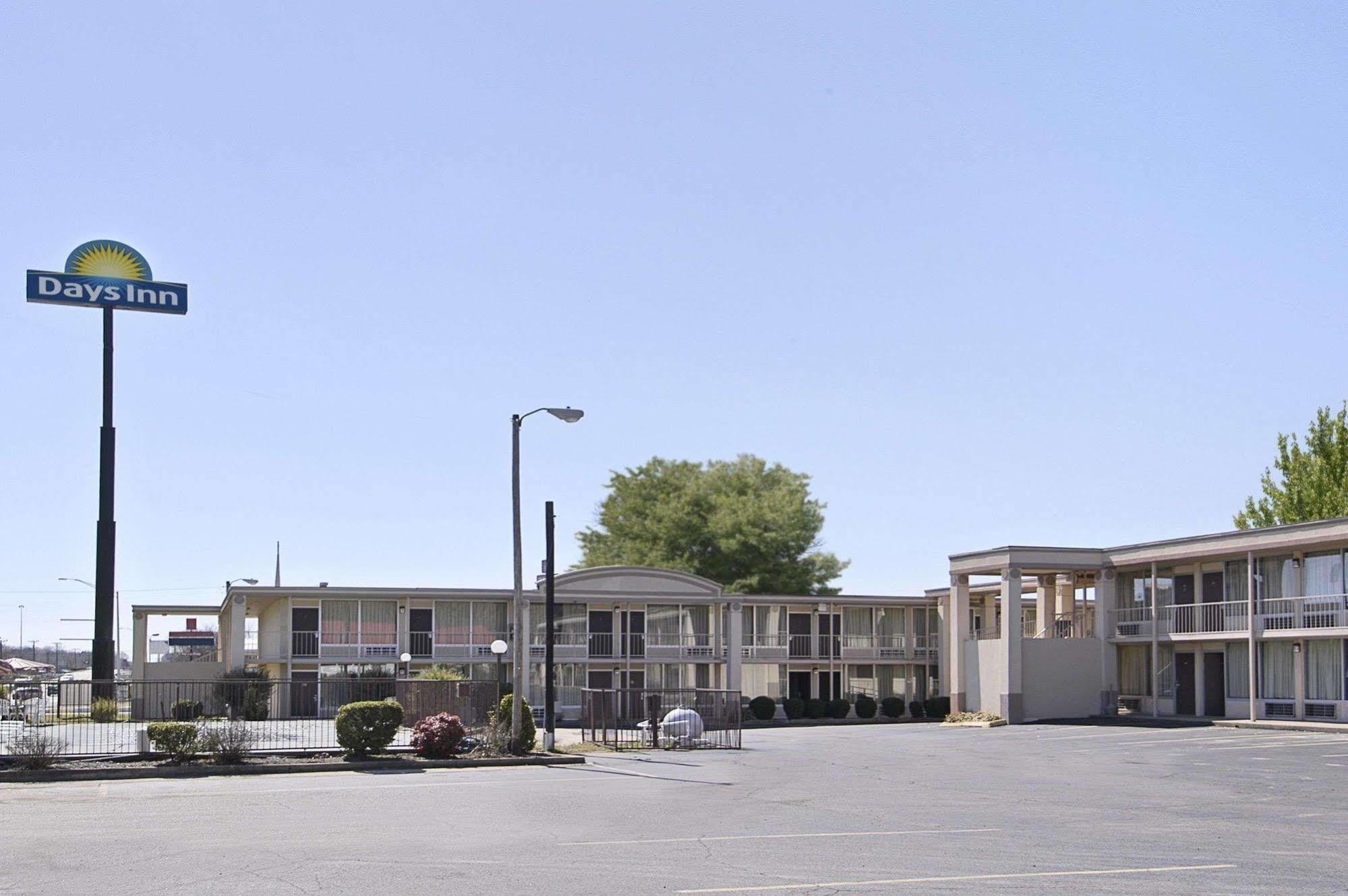 Days Inn By Wyndham Hurricane Mills Zewnętrze zdjęcie